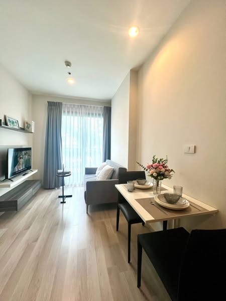 living room of Centric Huai Khwang Station