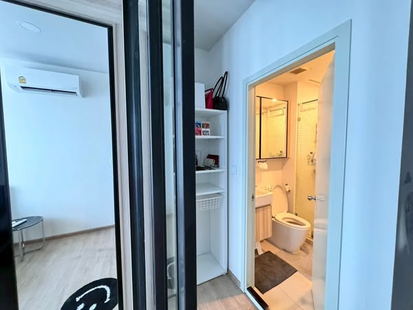 room interior and bathroom of Chewathai Kaset-Nawamin