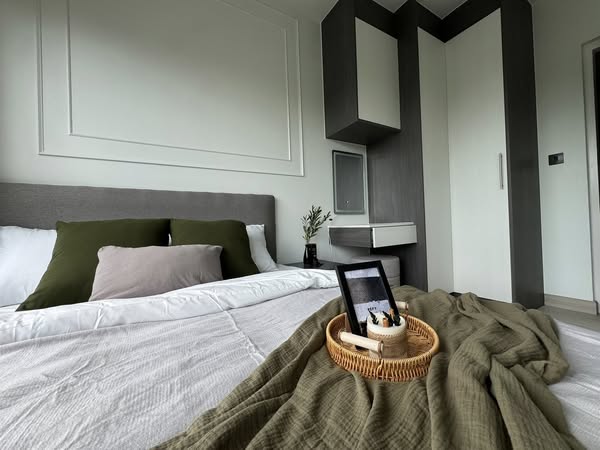 bedroom of Ease1 Rama2