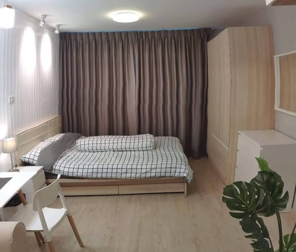 bedroom of Elio Del Ray