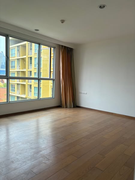 living room and room interior of Hive Sukhumvit 65