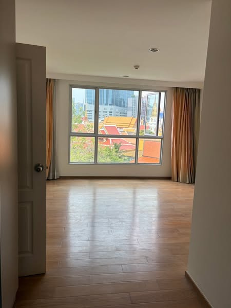 room interior of Hive Sukhumvit 65