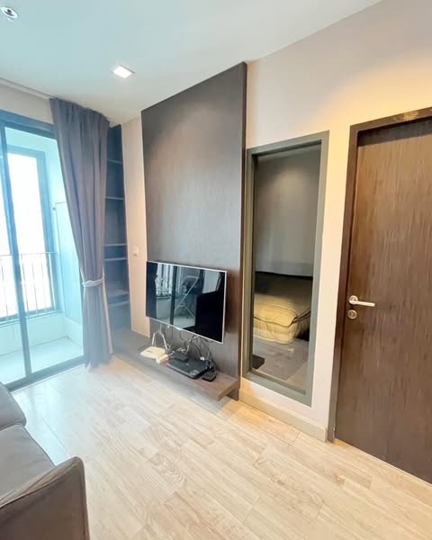 bedroom and room interior of Ideo Mobi Rama 9