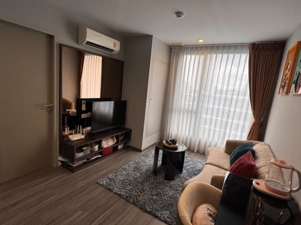 bedroom and living room of Ideo Mobi Sukhumvit 40