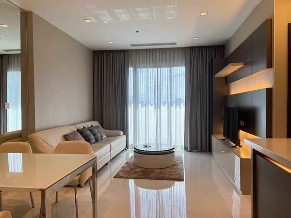 living room and bedroom of Ivy Ampio
