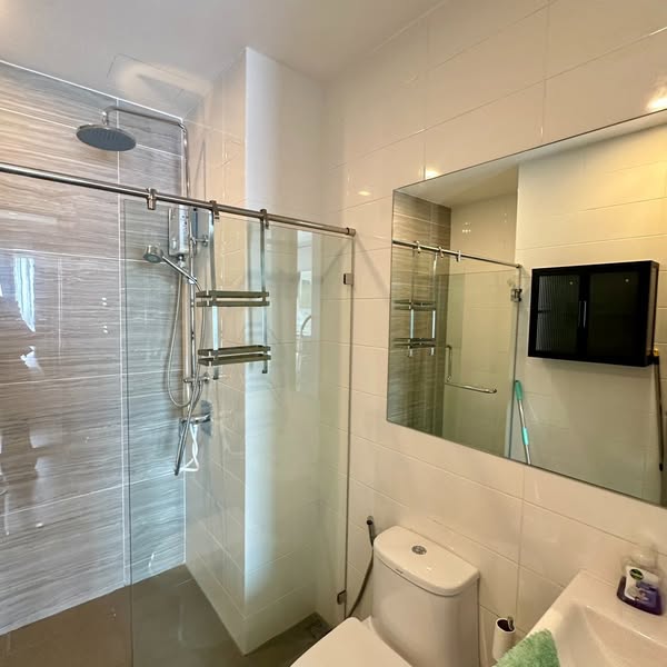 room interior and bathroom of KnightsBridge Prime Onnut