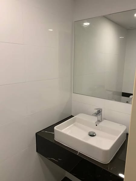 bathroom of KnightsBridge Space Rama9