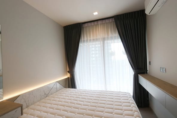 bedroom and bathroom of Life Asoke – Rama 9