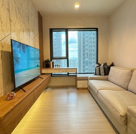 living room of Life Asoke – Rama 9