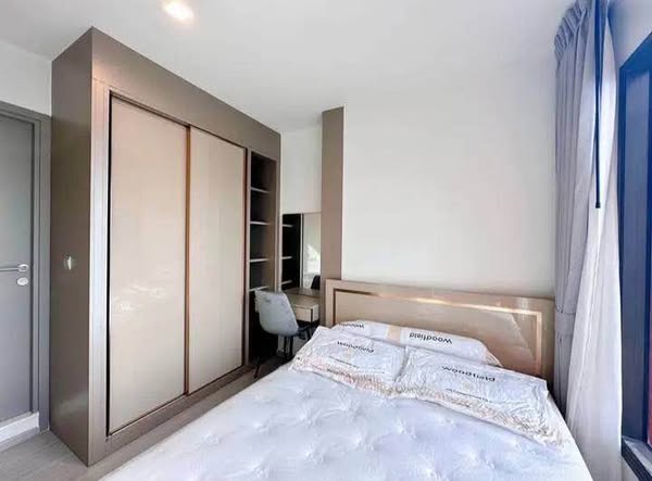 bedroom and room interior of Life Asoke Hype