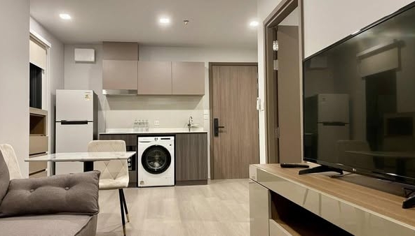 living room and kitchen of Life พหลฯ-ลาดพร้าว | Life Phahon-Ladprao | First Class Living in The Heart of Ladprao