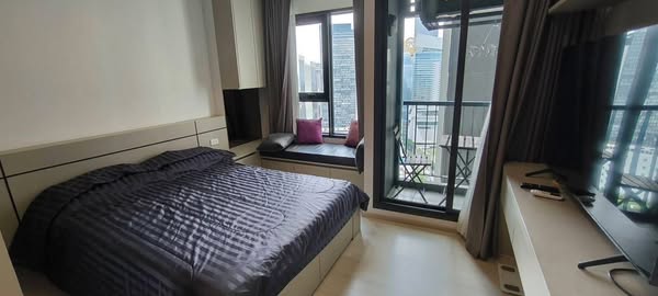 bedroom of Life One Wireless