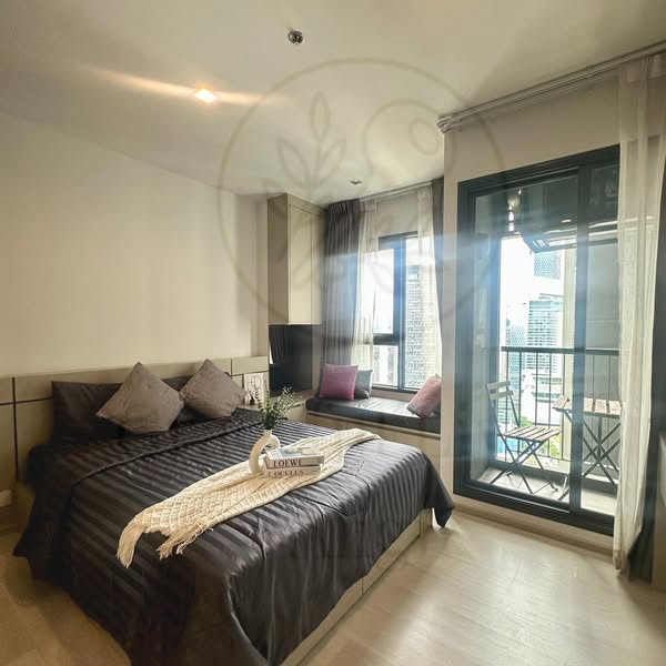 bedroom of Life One Wireless