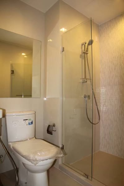 bathroom of Life Sukhumvit 48
