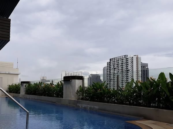pool of Life@Phahon18 ไลฟ์ แอท พหล 18