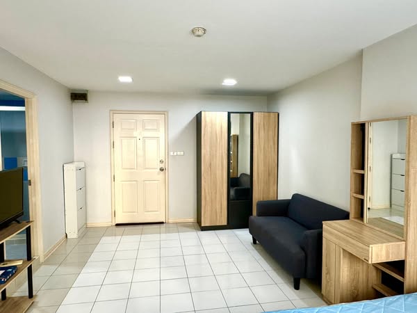 Lumpini Center Sukhumvit 77.