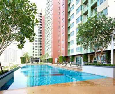 pool of Lumpini Place Srinagarindra – Hua Mak Station