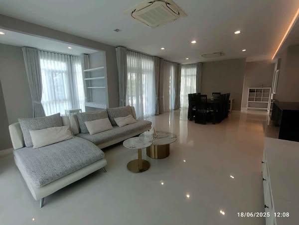 living room and bedroom of Mantana 2 Bangna Km. 7
