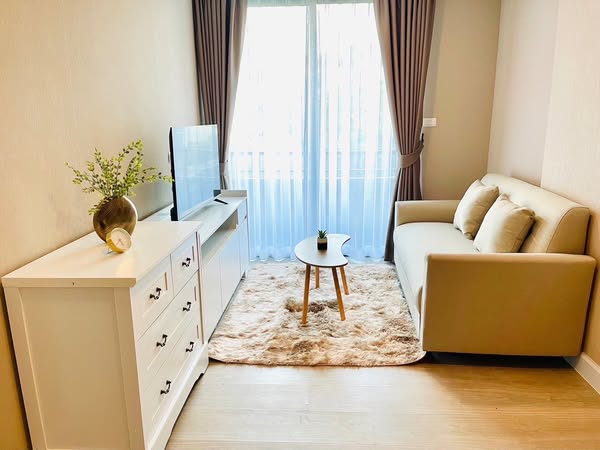 bedroom and living room of Metro Luxe Ratchada