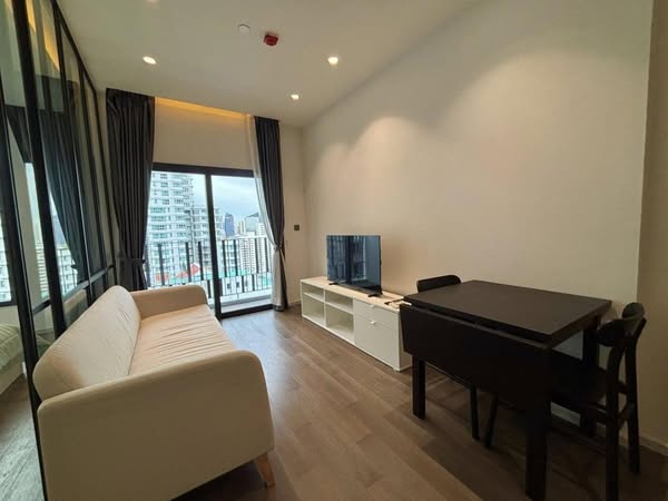 bedroom and living room of MUNIQ Sukhumvit 23