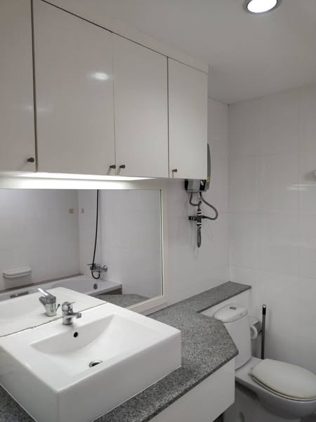 bathroom of Noble Refine