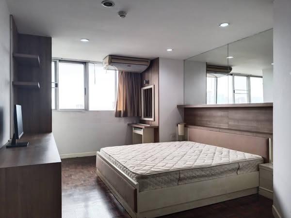 bedroom of Noble Refine