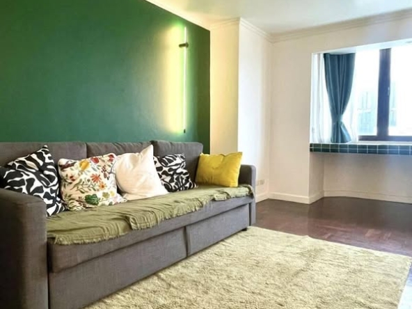 bedroom and living room of Omni Tower Sukhumvit Nana