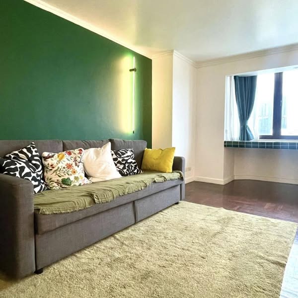 bedroom and living room of Omni Tower Sukhumvit Nana