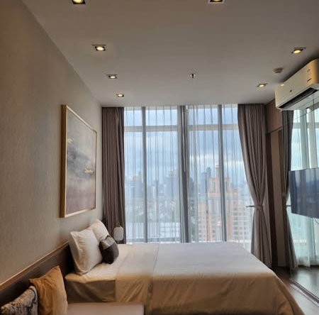 bedroom of Park Origin Phrom Phong