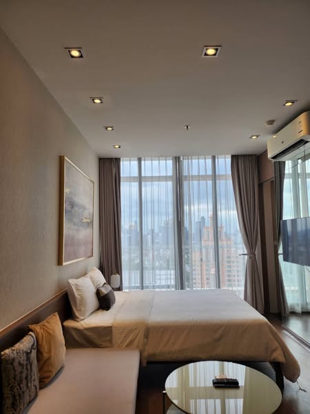 bedroom of Park Origin Phrom Phong