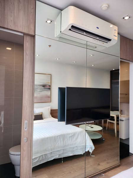 bedroom and room interior of Park Origin Phrom Phong