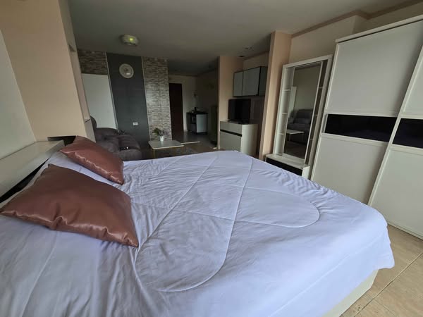 bedroom of Pattaya Hill Resort