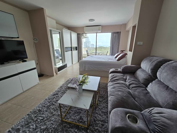 living room of Pattaya Hill Resort