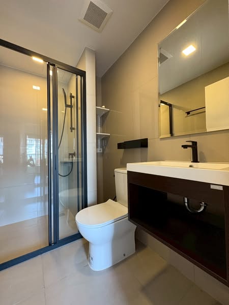 bathroom of QUINTARA MHy’ZEN PHROM PHONG (ควินทารา มาย’เซน พร้อมพงษ์)