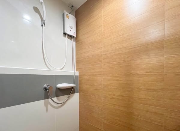 bathroom of Rich Park Chao Phraya