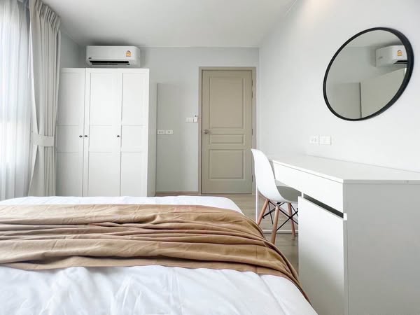 bedroom and room interior of Rich Park Chao Phraya