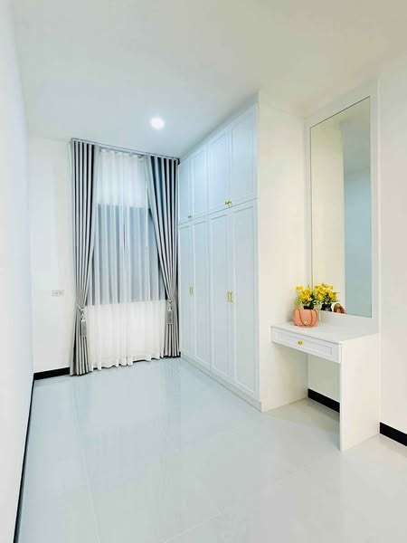 bedroom and bathroom of Royal Riverside Villa