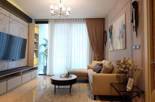 bedroom and living room of Sindhorn Residence