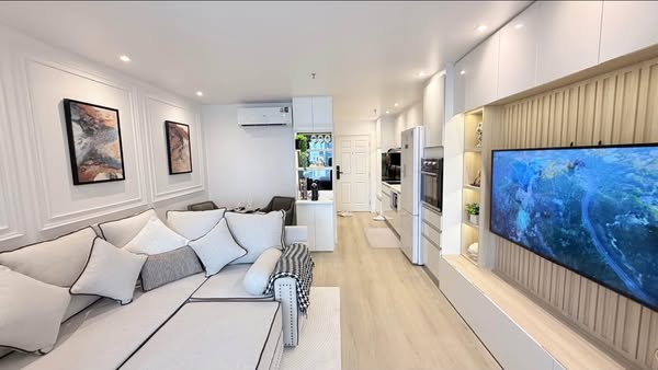 bedroom and living room of Sukhumvit Suite