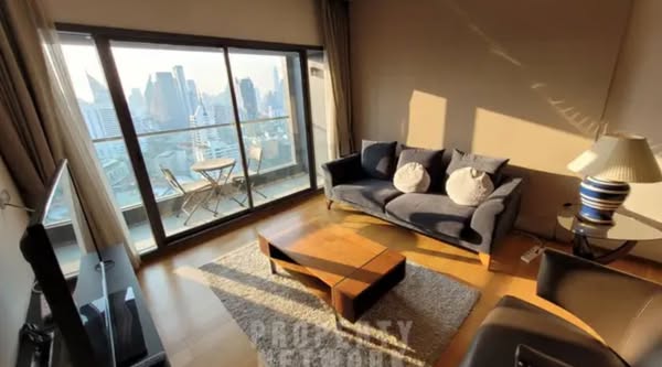 living room and bedroom of Sunset Coffee Roaster - Bearing Sunset แบริ่ง สุขุมวิท 72