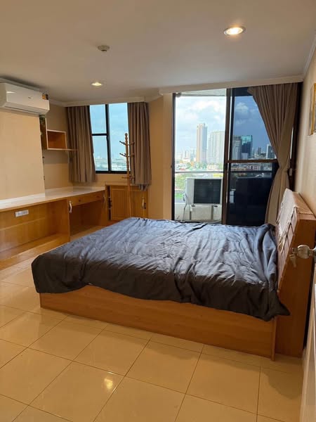 bedroom of Supalai Place Condominium Sukhumvit 39