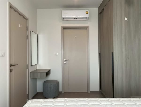 bedroom and room interior of THE BASE Phetchaburi-Thonglor เดอะ เบส เพชรบุรี – ทองหล่อ