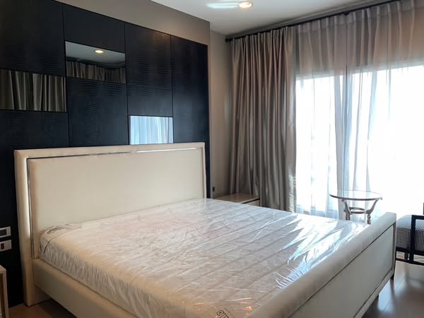 bedroom of The Crest Sukhumvit 34