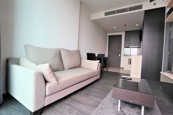 living room of The Edge Sukhumvit 23