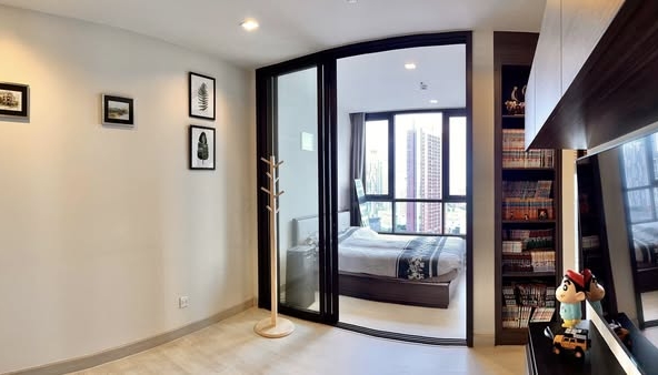 bedroom and room interior of THE LINE Sukhumvit 71