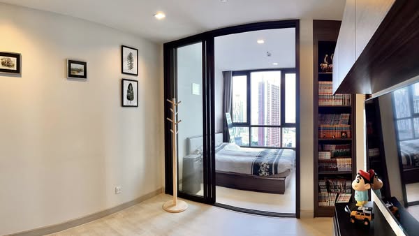 bedroom and room interior of THE LINE Sukhumvit 71