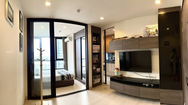 bedroom and room interior of THE LINE Sukhumvit 71