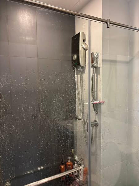 room interior and bathroom of The Origin Ram 209 Interchange