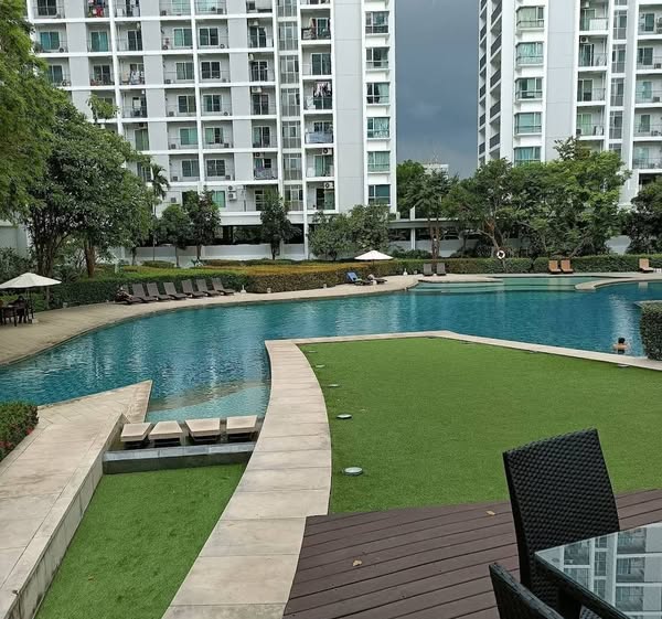 pool of The Parkland Srinagarindra