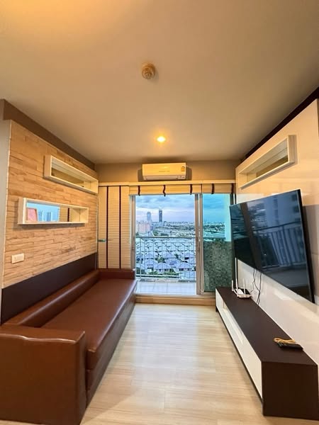 room interior of The Parkland Srinakarin Lakeside